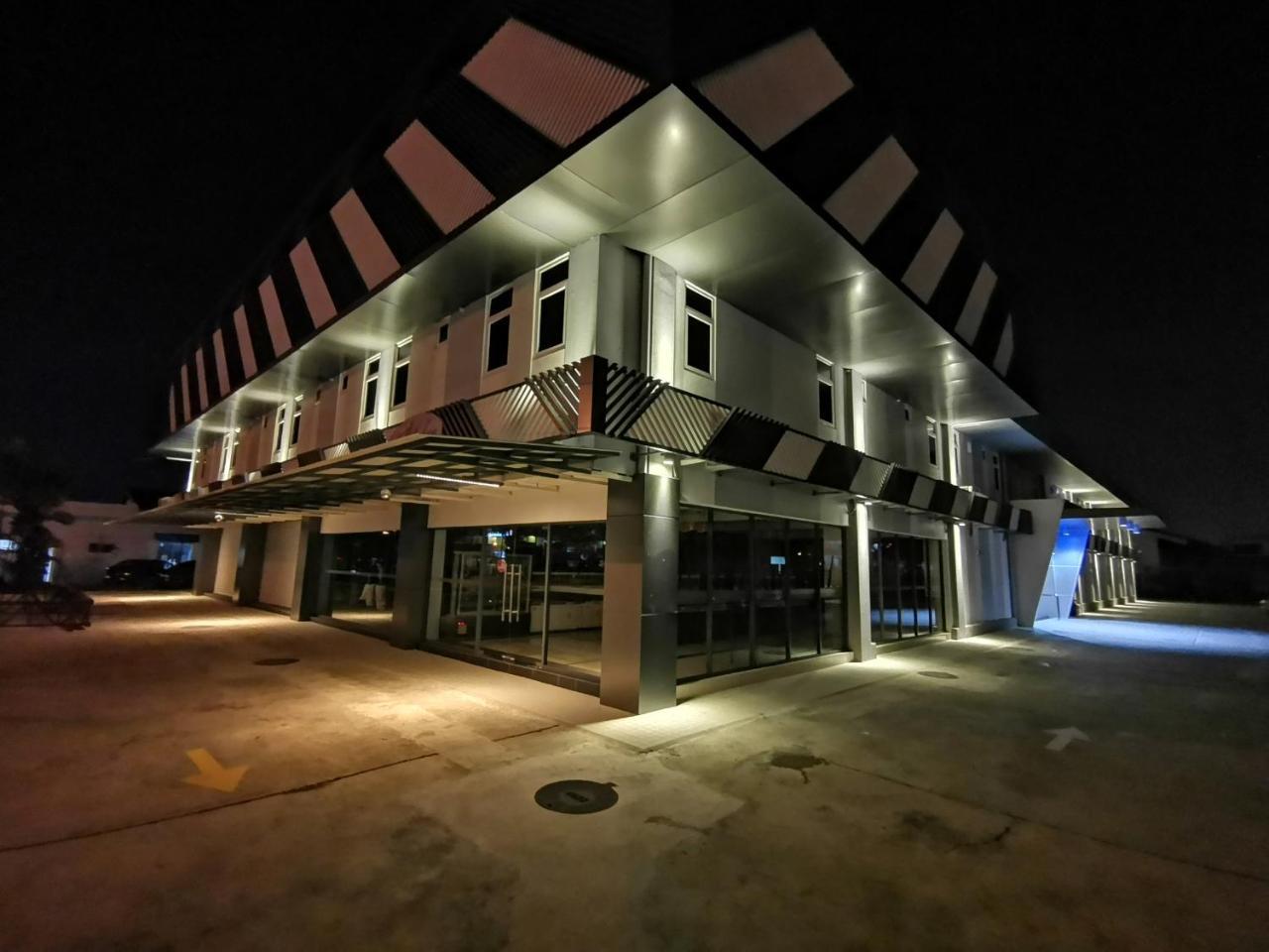 3-Plus Hotel Kota Kinabalu Extérieur photo
